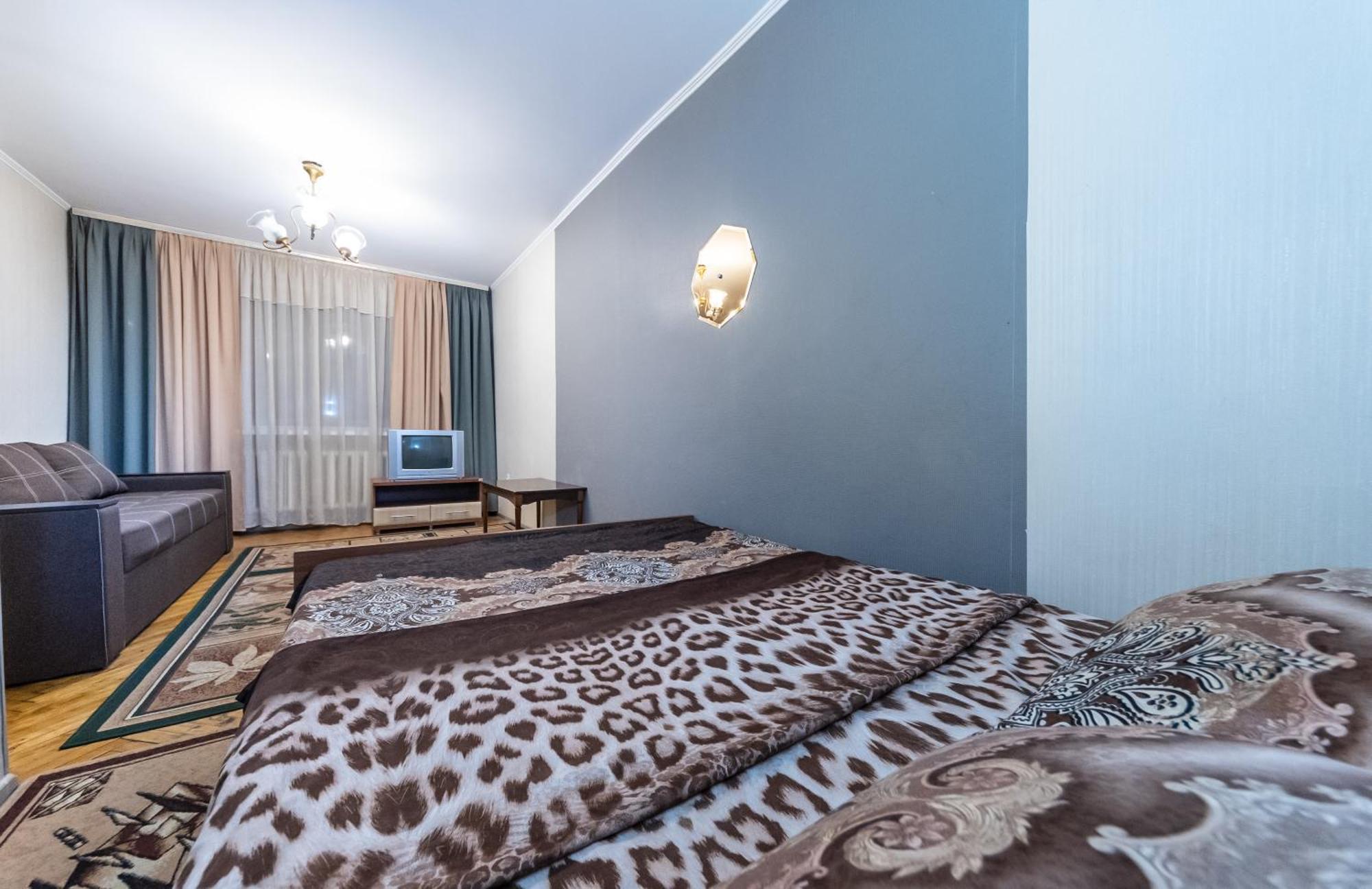 1К.Квартира В Центре Печерска.Лабораторный Пер.26 基輔 外观 照片